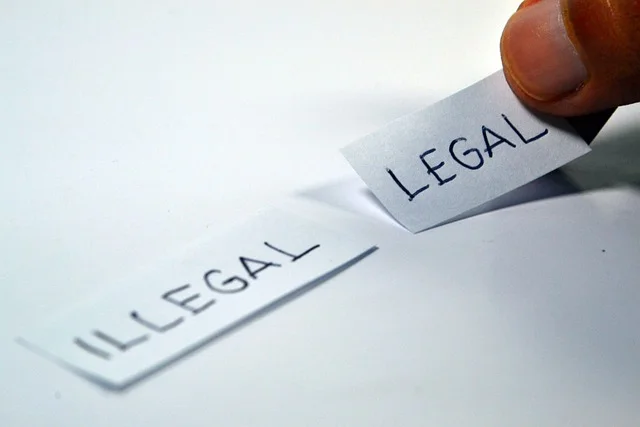 legal o Ilegal papel con la frase legal o ilegal